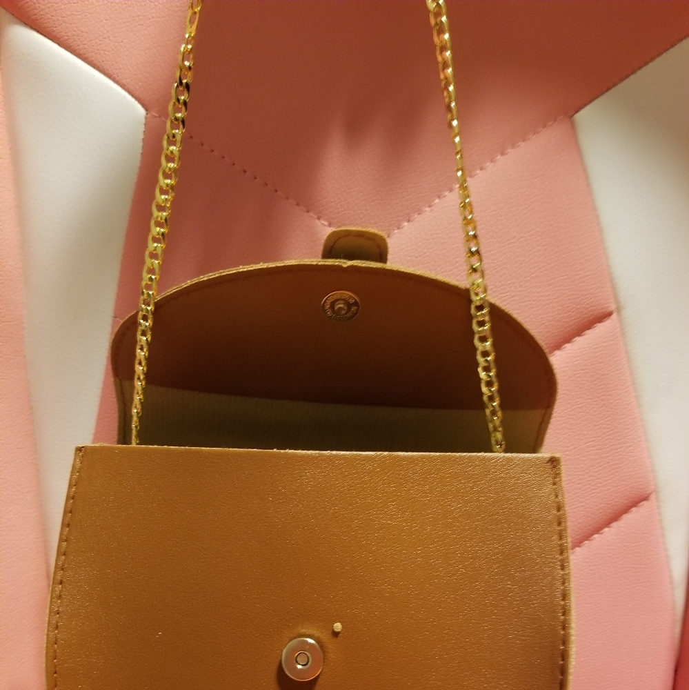 Mini brown handbag with golden chain handle. - Picture 2 of 2